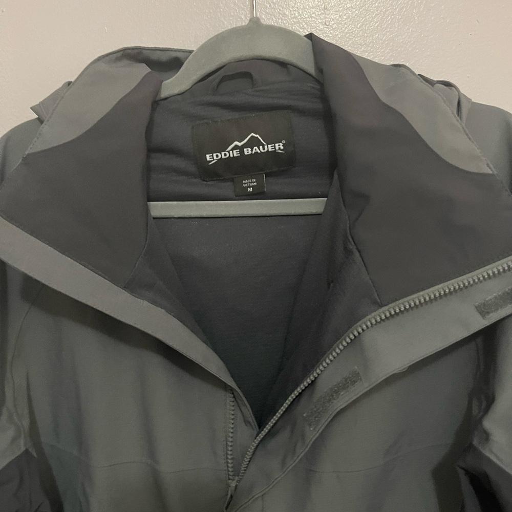 Men’s size M Eddie Bauer heavy duty rain jacket